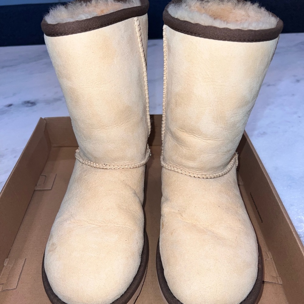Ugg classic short boots size 7